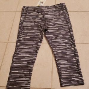 Under Armour Pants - Women's Under Armour compression rights. NWT. Med. Under Armour Pants - Women's Under Armour compression rights. NWT. Med.